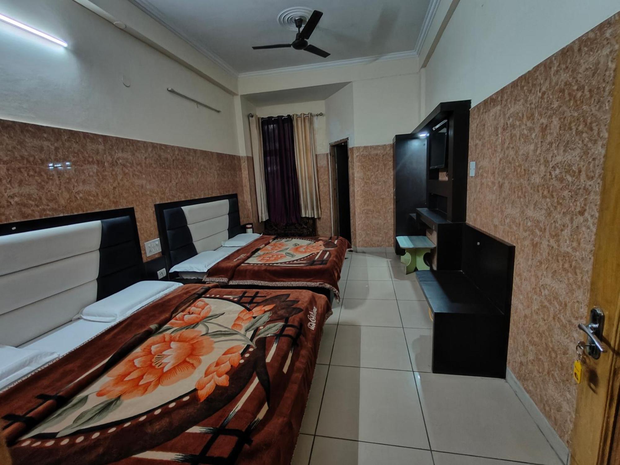 Aashirwad Hotel Katra  Exterior foto